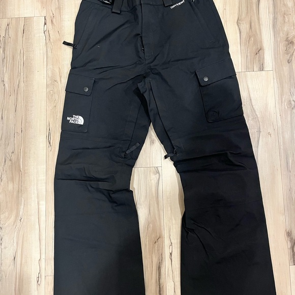The North Face Men's Dark Cargo Pants - Picture 6 of 7
